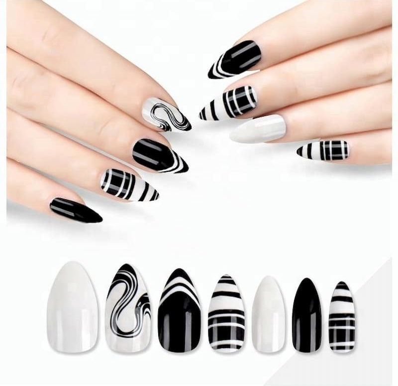 Mẫu nail màu đen trắng độc đáo 
