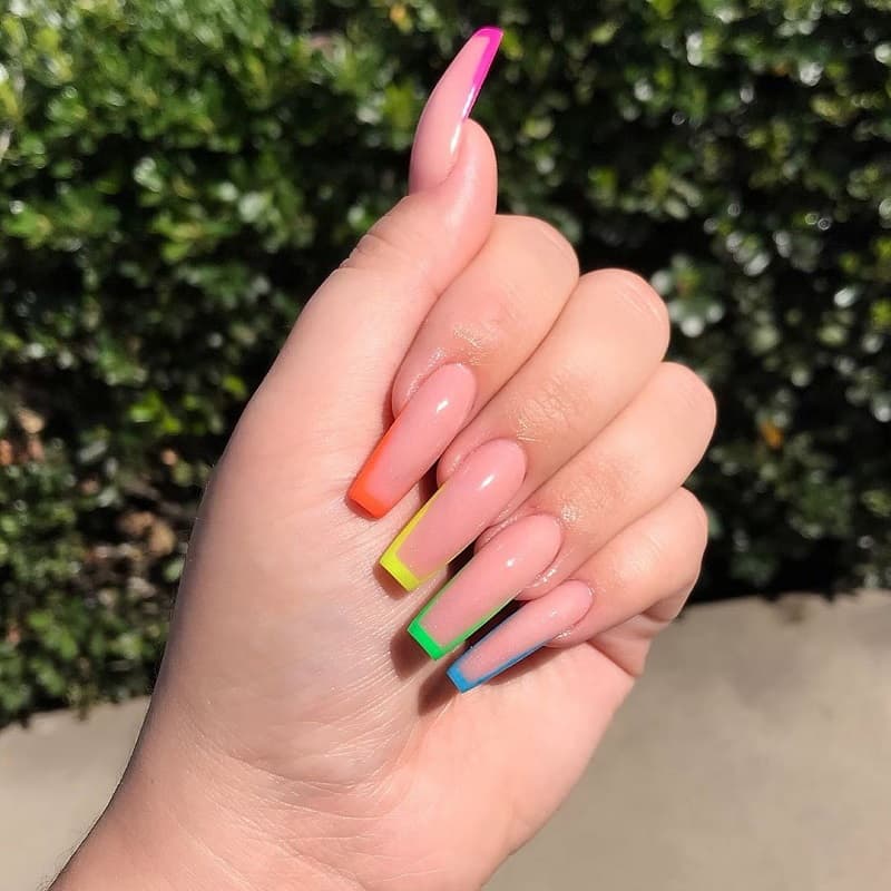 Mẫu nail kẻ chỉ đẹp 2