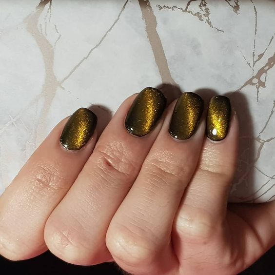 Mẫu nail mắt mèo màu vàng lôi cuốn
