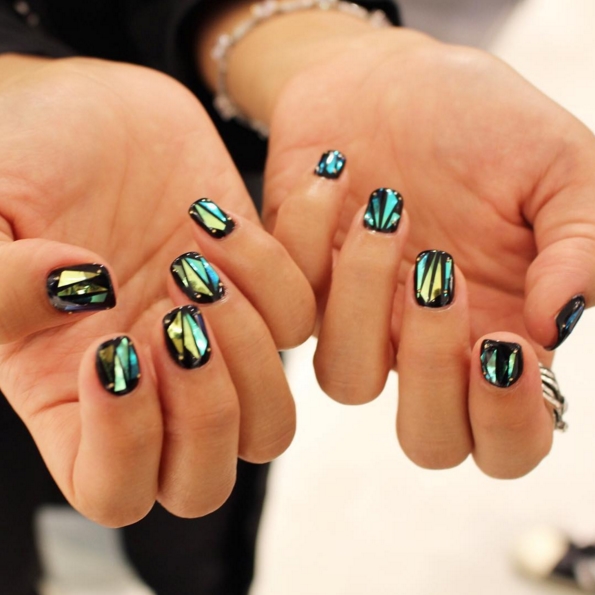 Mẫu nail thủy tinh ngũ sắc