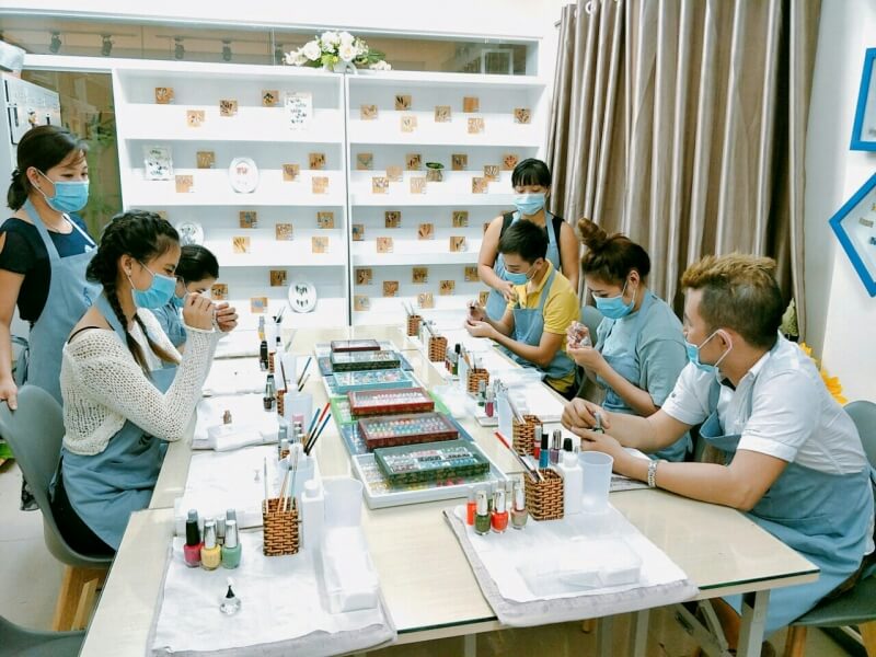 Học nail lấy bằng quốc tế
