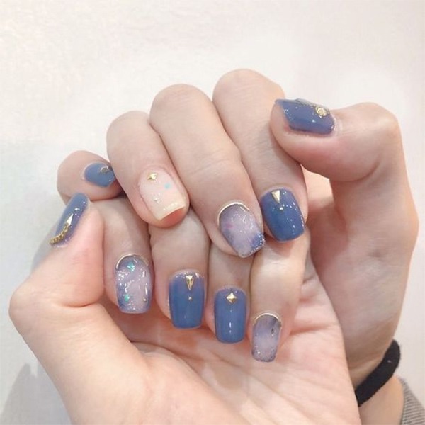mẫu nail màu xanh đính đá