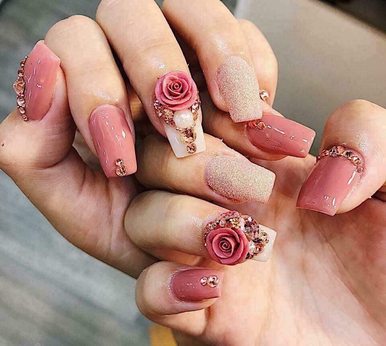Mẫu nail hoa hồng ấn tượng
