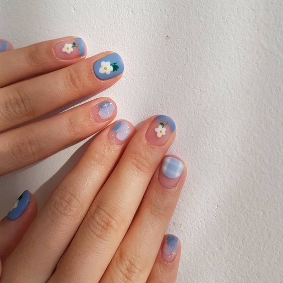 Mẫu nail màu xanh dương dễ thương