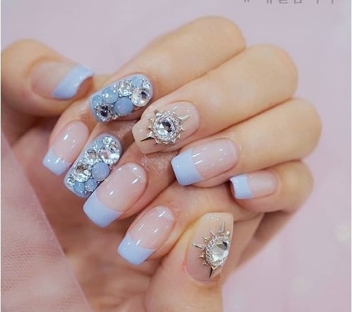 mẫu nail màu xanh đính đá lấp lánh