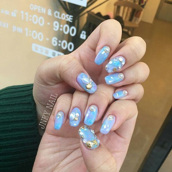 mẫu nail màu xanh dương nổi bật
