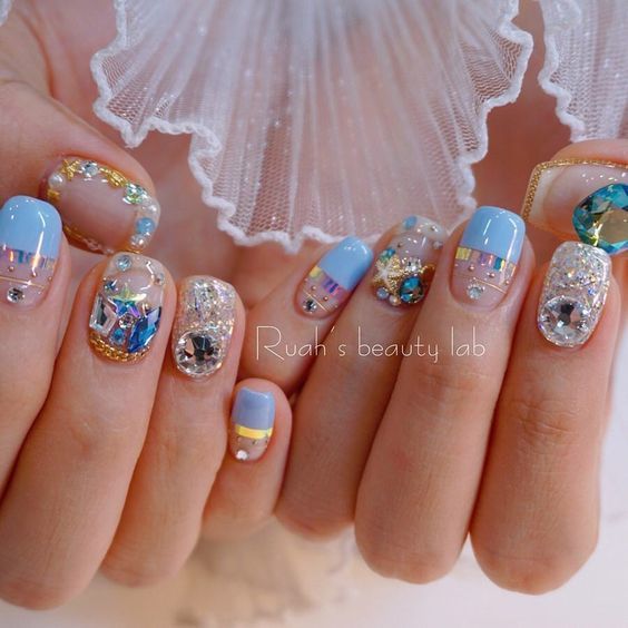 mẫu nail màu xanh ấn tượng Dubai