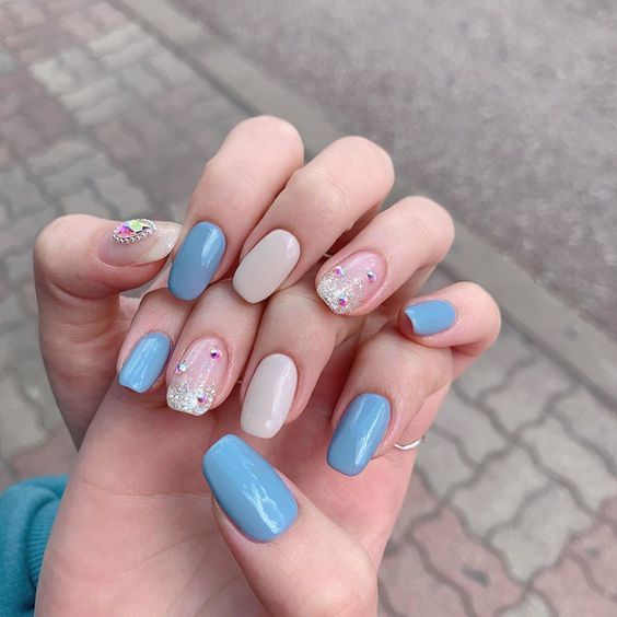 mẫu nail màu xanh sang chảnh 