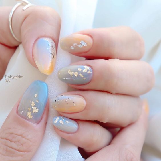 Mẫu nail màu xanh lộng lẫy