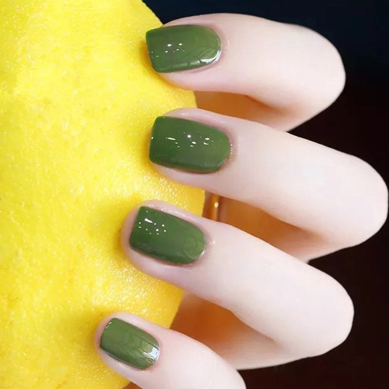 mẫu nail màu xanh rêu cổ điển mới