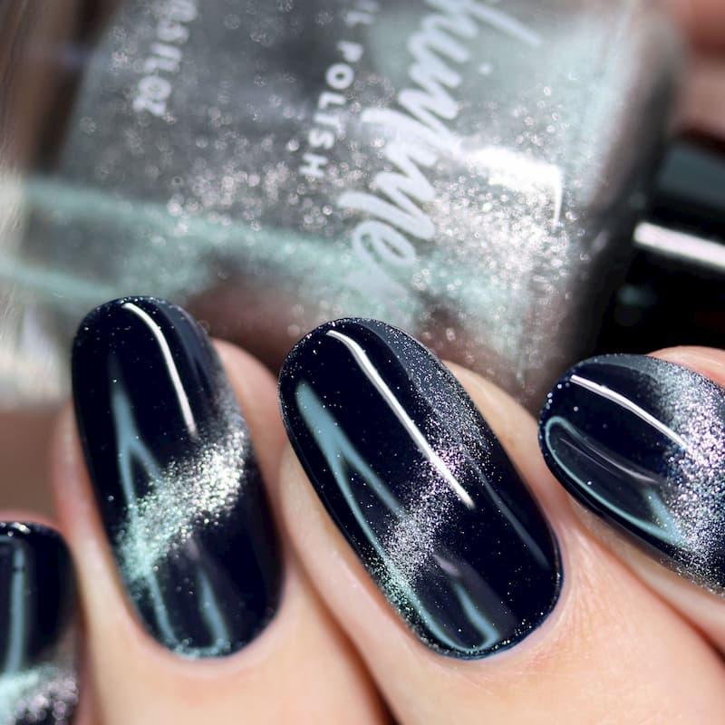 Mẫu nail mắt mèo đen huyền bí