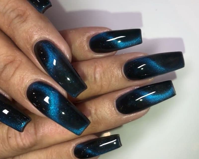 Mẫu nail mắt mèo xanh đen nổi bật