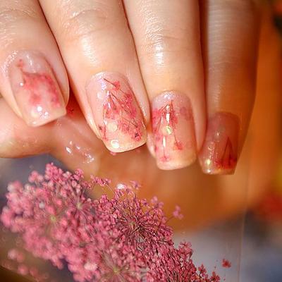 Mẫu nail ẩn hoa khô phong cách Nhật Bản