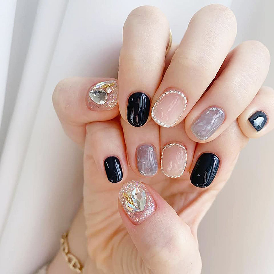 mẫu nail đen cách điệu