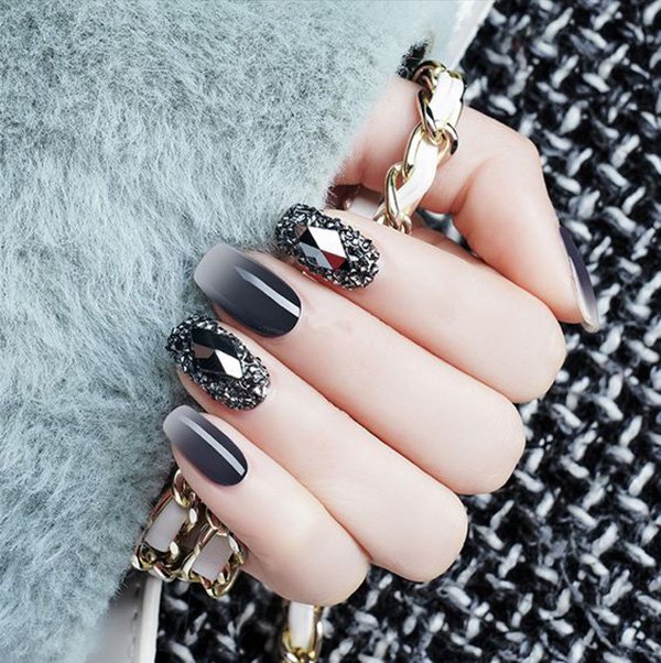 mẫu nail đen nổi bật