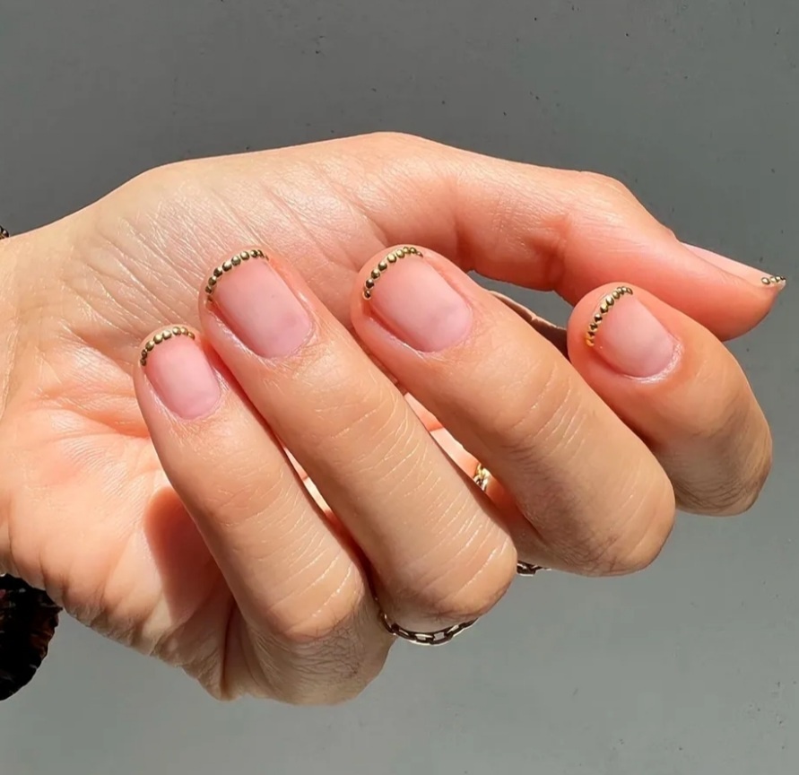mẫu nail ấn tượng móng tay kiểu Pháp cho mùa thu đông