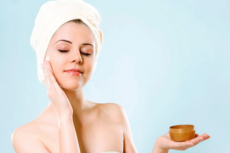 Chăm sóc da mặt đẹp sẽ giúp bạn tươi tắn hơn