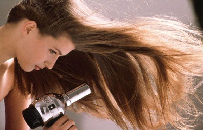 Những cách chăm sóc tóc bằng việc tạo kiểu tóc nên hay không nên