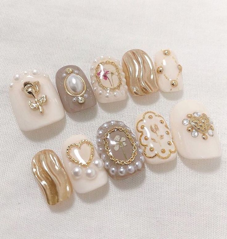 Mẫu nail phá cách 2023-2024 đính cườm 