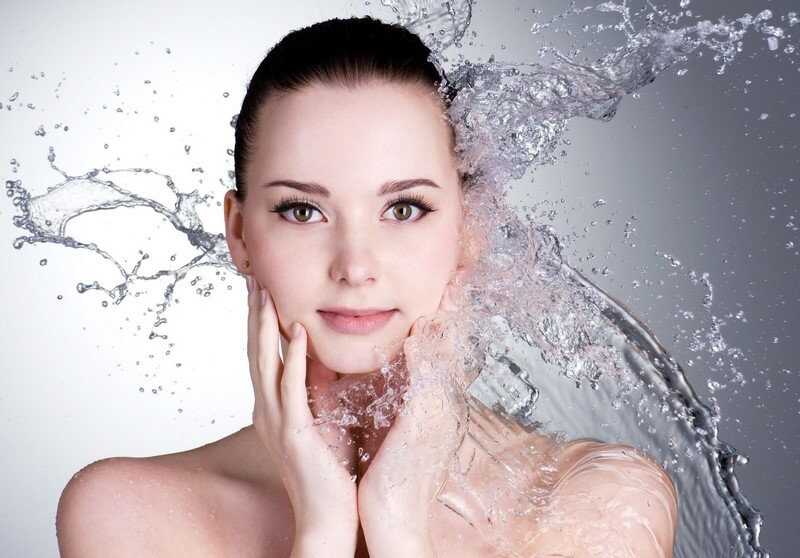 Chăm sóc da mặt nhờ tinh chất cấp ẩm và làm dịu da