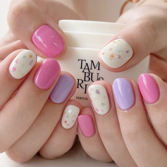 10 mẫu nail tôn da xinh xắn nhẹ nhàng bạn nên thử trong năm 2024-2025