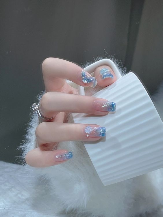 Tạo mẫu nail cách điệu làm mới bản thân nhanh gọn nhất