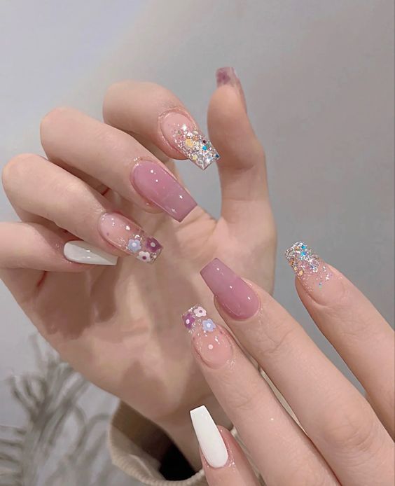 Mẫu nail tôn màu da 2024-2025