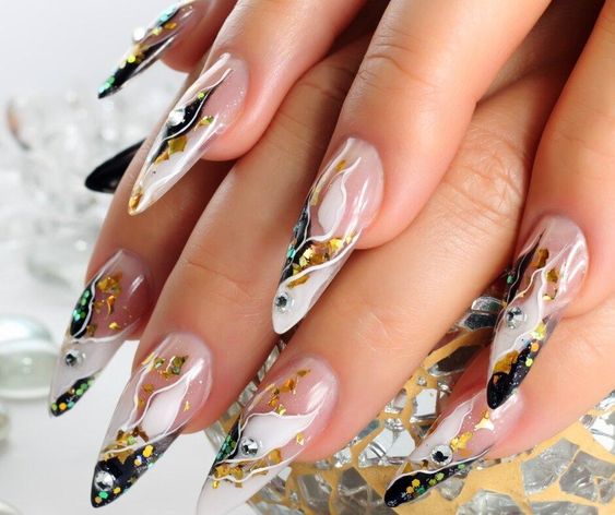 Tạo mẫu nail cách điệu làm mới bản thân nhanh gọn nhất