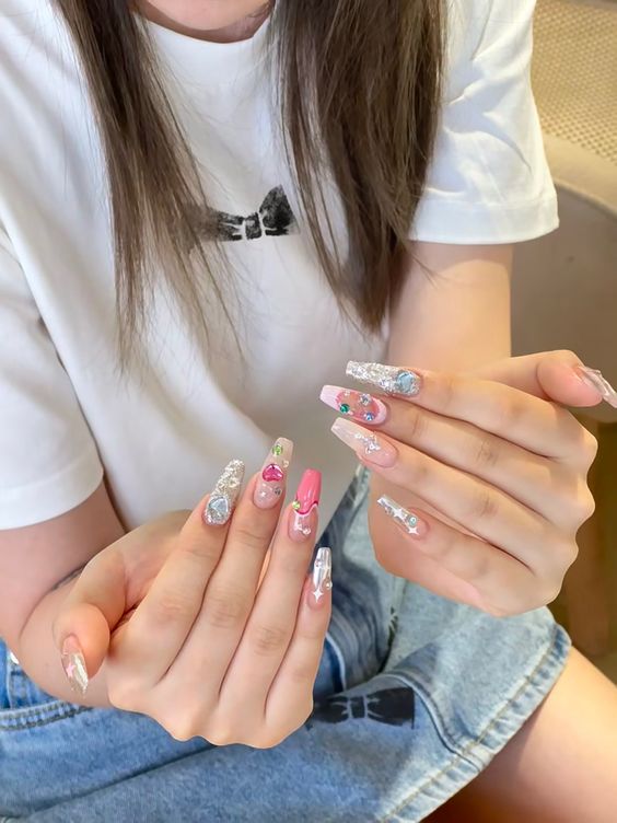 Review thế giới nail đẹp 2024-2025 cho các cô nàng