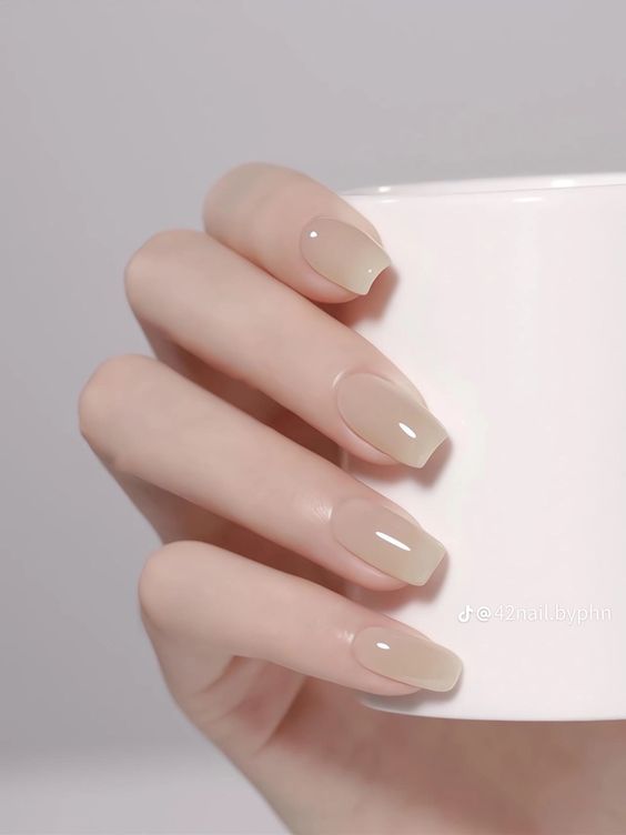 Những mẫu nail tôn da 2024-2025 