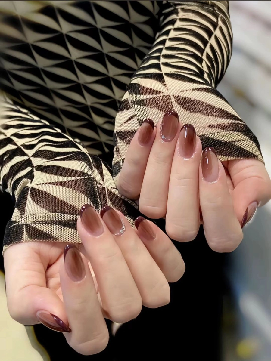 nail tay màu nâu ombre nhẹ nhàng