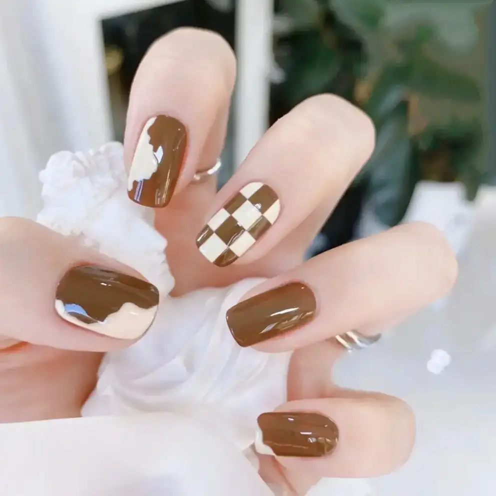 nail tay màu nâu tinh tế