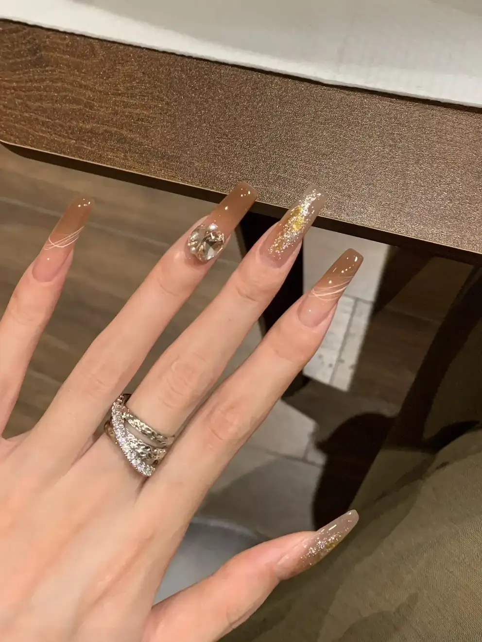 nail tay màu nâu tôn da