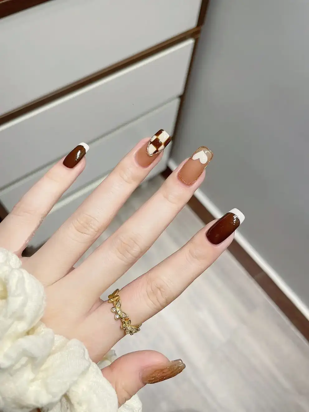 sơn móng tay màu nâu tây style hàn quốc