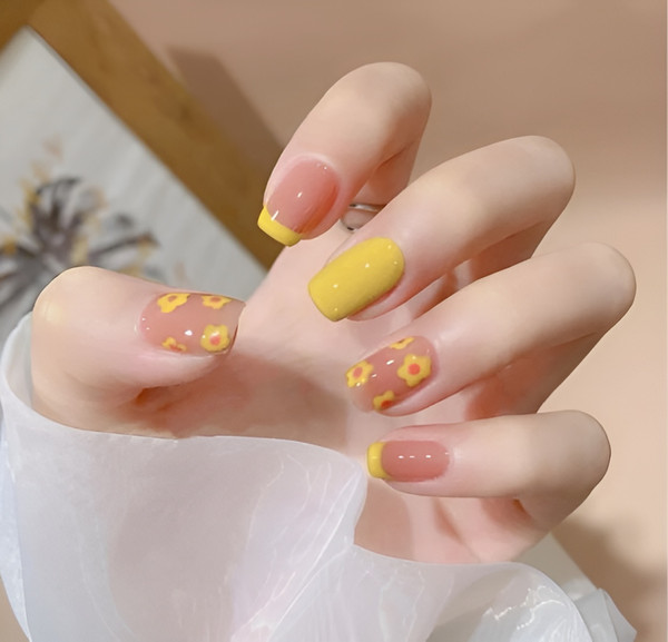 Những mẫu nail trái cây mùa hè đang được các chị em mê mẩn
